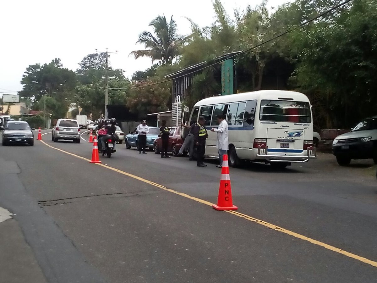 PNCSV's tweet photo. Sección de Tránsito de Delegación #SSSur, en control vehicular y antidoping, con @VMTElSalvador, en kilómetro 9 carretera hacía Los Planes de Renderos https://t.co/aWDXxjG5l3