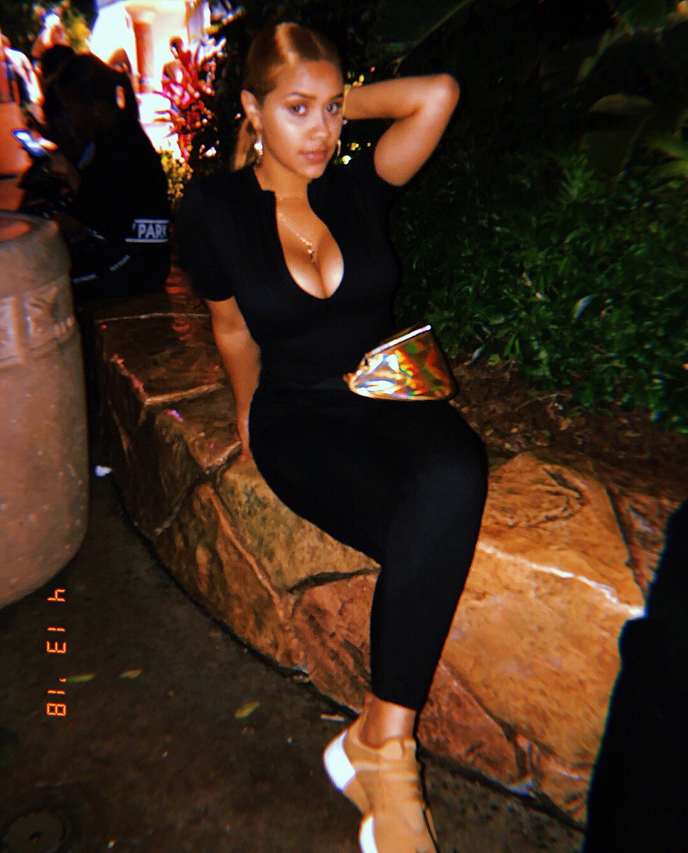 bvdmedina's tweet photo. i don’t wanna check bitches, tell em wear they nike’s✔️ https://t.co/fiDIteWm3b