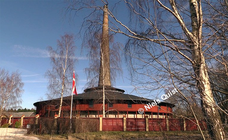 QuistMedia's tweet photo. The Old Brickworks Ring Kiln from 1870 at Nivaagaard Brickfield, Nivaa, Denmark.
This Hoffmann kiln was an epoch-making and energy-saving invention at that time with fire moving in the ring and reuse of the heat, now listed buildings.
https://t.co/QbEU8H4yc7 https://t.co/rvGabasxaP