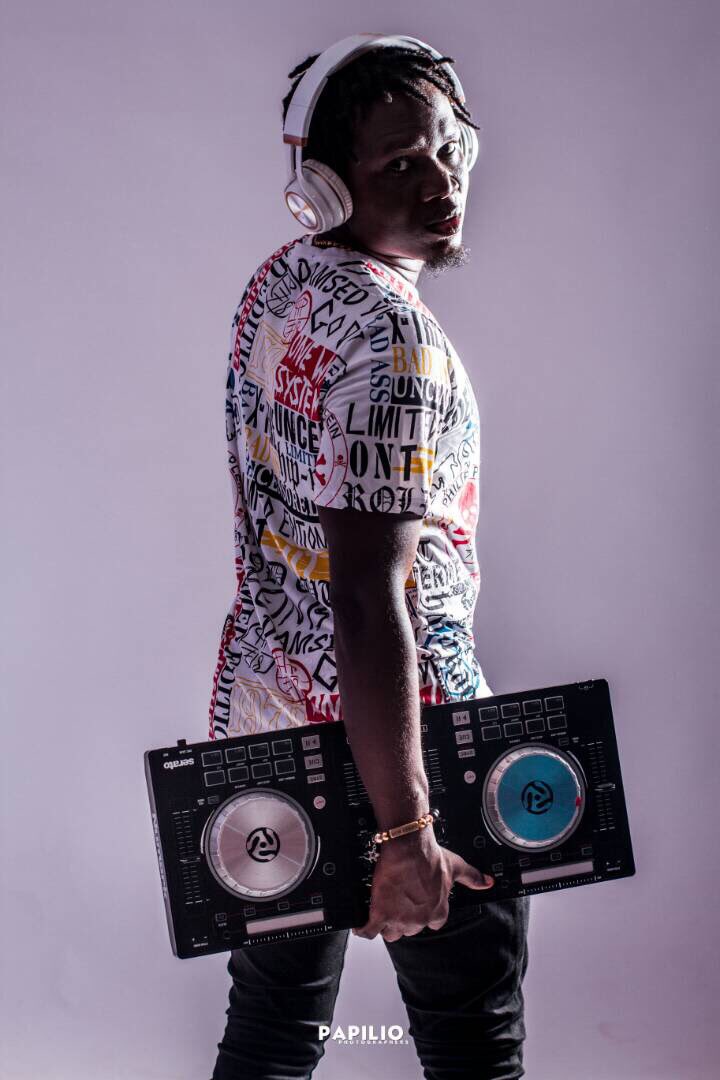 djvonghana's tweet photo. From Today Going Am Taken Payola Serious Cus Non Of The Award Winning Artiste Said #THANK_YOU_DJs #Respect_Our_Effort #De_Temple_God @ghanadjawards @ZylofonMedia @djblack @DjMicSmith @djvyrusky @shattawalegh @stonebwoyb @sarkodie @mzveegh @ https://t.co/g0Bgh3qEMB