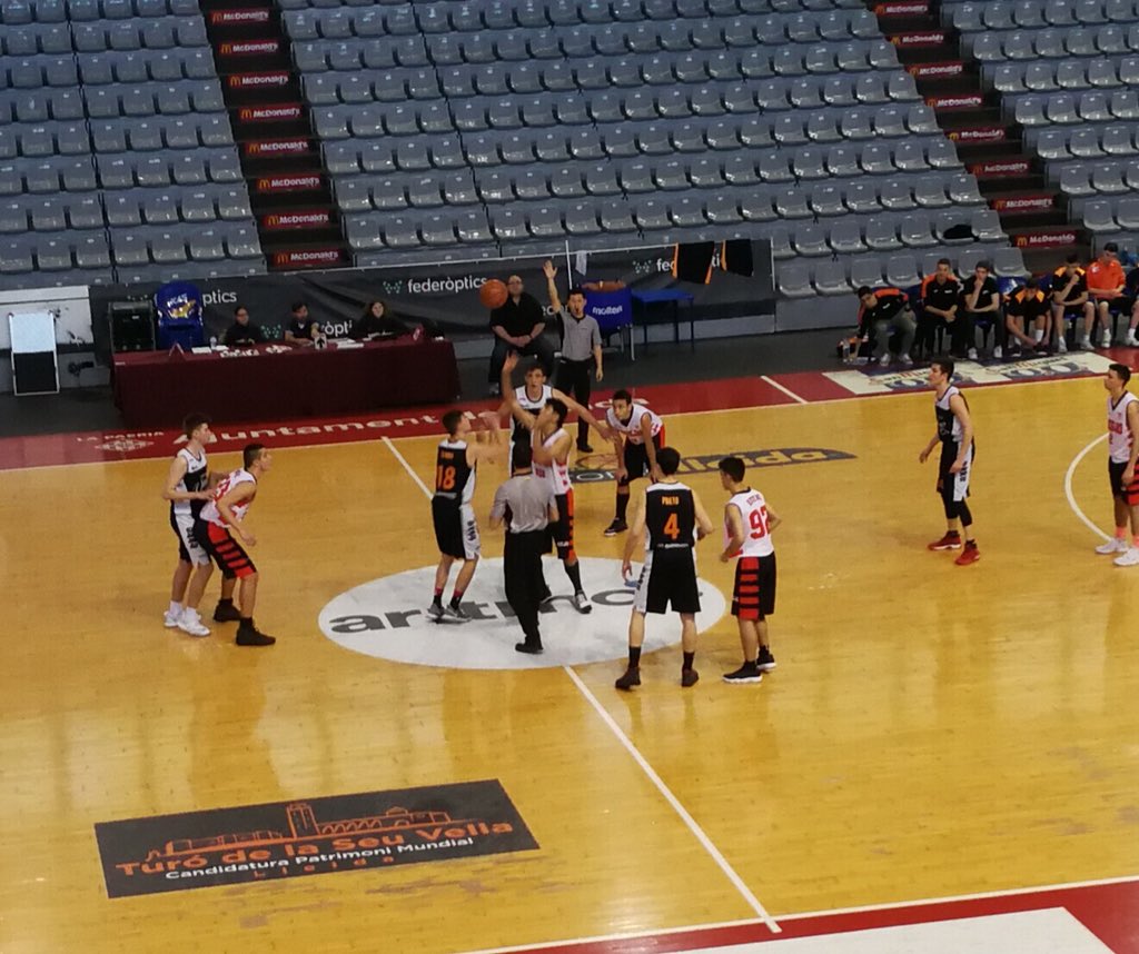 jordicorb's tweet photo. 47-97 victòria del junior A a 1 partido de ser imbatible https://t.co/IqtyJ3pXIP