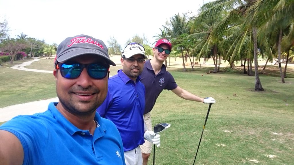 HampsteadCC's tweet photo. The touring party had a day off today. Some went exploring. 🏝Some had a beach day. 🏖Others familiarised themselves with the rough of the Bajan Golf Courses! 🏌️♂️⛳️#FirstTonOfTour #LovingIslandLife #HCCTour https://t.co/WPmxtuvdtA