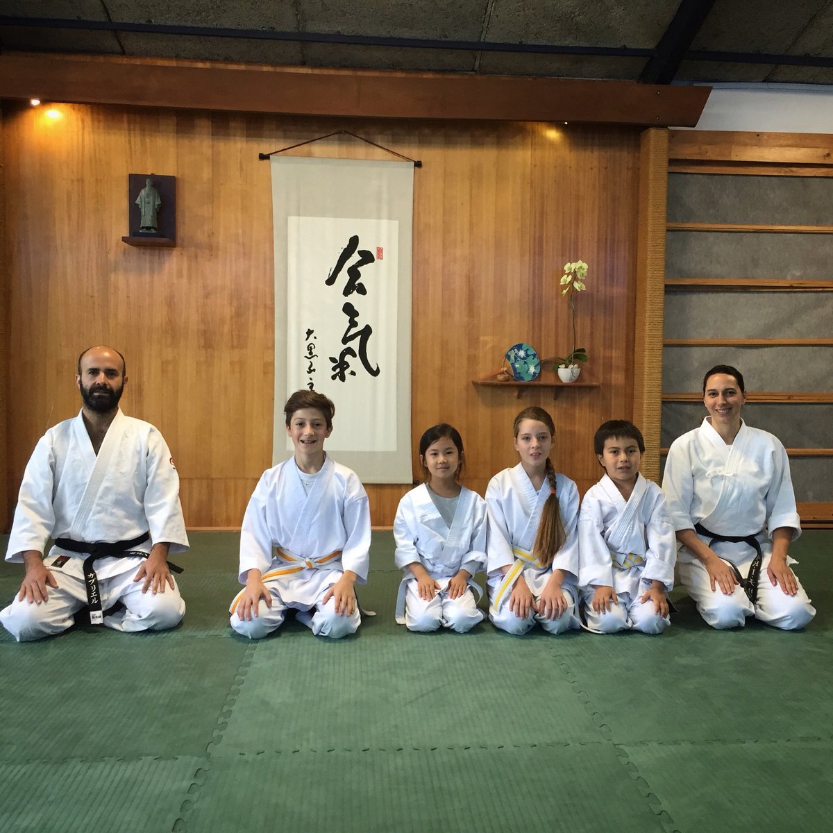 AikidoNeyun's tweet photo. Examen para 9no y 10mo Kyu, los niños estuvieron concentrados, dedicados y atentos. Una larga e intensa jornada con nervios, emoción , alegría y calma #aikido #keiko #neyundojo #aikidoniños #examenkyu #hakusandojo @gabrielreyesalonso @lorenafreire bravo niños! Felicitaciones ! https://t.co/ZNvHgqgMcG