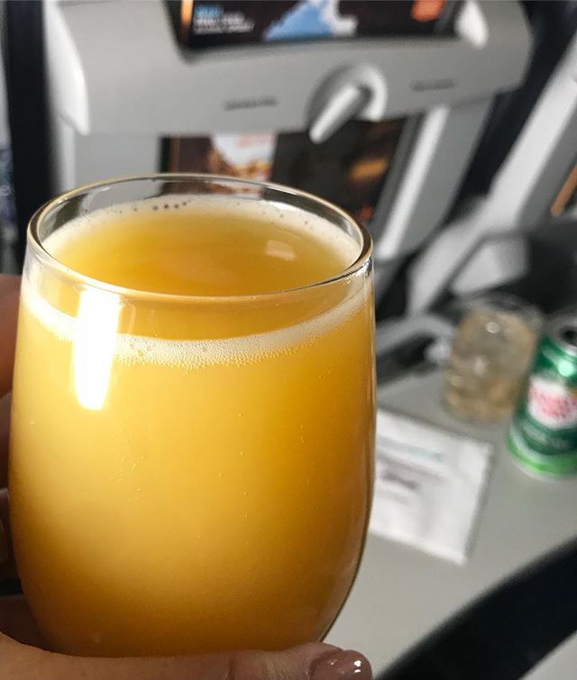 kdawglee's tweet photo. Early morning flight home means prosecco mimosas for brekkie! #breakingmyownrules 🚫🍾🤷🏻♀️ 👌🏻#yyztoyeg #westjet #prosecco #latergram https://t.co/yMxI46EfDb https://t.co/Mai4Vuyg7D