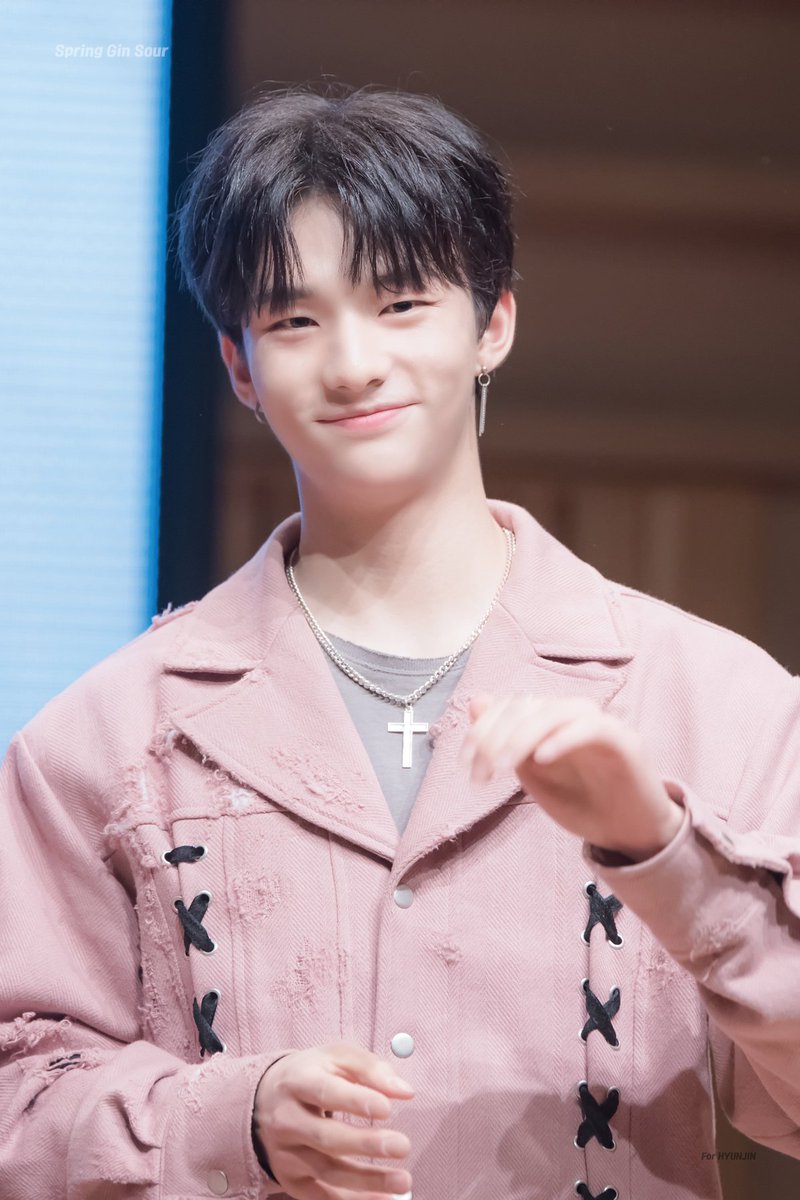 hyunjinpost tweet picture