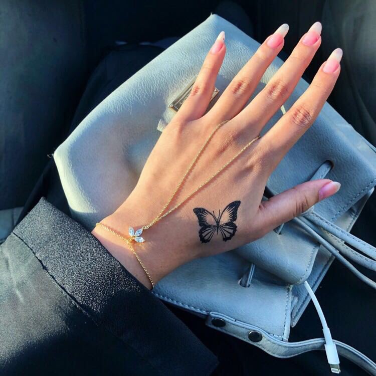 maha_AL3's tweet photo. مجوهرات بتصاميم أنيقة وناعمة حبيتها كثيير😍، ومن يد المصممة نجود الحماد.
ميزة الموقع شحنهم مجانًا وبإمكانك تطلب تغليف هدية.
@Fluorite_sa
https://t.co/nJ1w1O5PMt https://t.co/U0ohDUt7d3