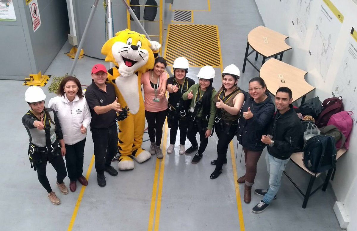 fabiohero1's tweet photo. El último día de nuestro V CONGRESO DE SEGURIDAD Y SALUD EN EL TRABAJO estuvo cargado de muchas actividades en las que demostramos una vez más que en el CGI somos técnicamente más seguros #SENAEsSeguridad ⛑👍🏻 @SENAComunica https://t.co/8VjSJc7R27