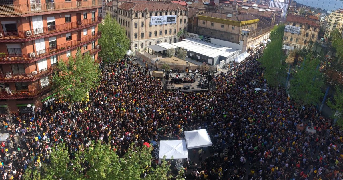 martin_moze's tweet photo. @no_callarem Barcelona
Por la libertad de expresión
@FreeValtonyc @mariaarnaldimas @amparosanchez @valtonyc @MarinaGarces @txarango
@PabloHasel @MarinahOfficial
@nuriagraham @colomomusica
@MishimaBCN @ayaxyprok
#NoCallarem
#EnvoltemLaModel
#LibertadDeExpression
#LLIBERTATS https://t.co/eIs25DGzcL