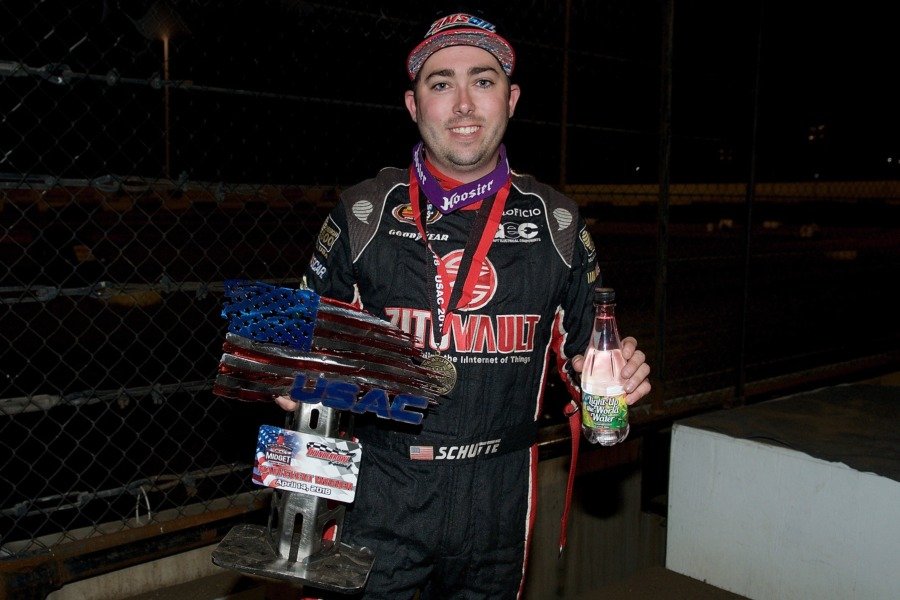 USACNation's tweet photo. .@alexschutte28 of Redding, Calif. won Saturday’s USAC @lightupbeverage / @CBDlivingwater Midget feature at @TulareRaceway. Austin Liggett was 2nd ahead of Cory Elliott, Shannon McQueen &amp; Robert Dalby.

Read More-->https://t.co/nvsxbCqCiH

(Mike Grosswendt Photo) https://t.co/nicIvdgiqQ