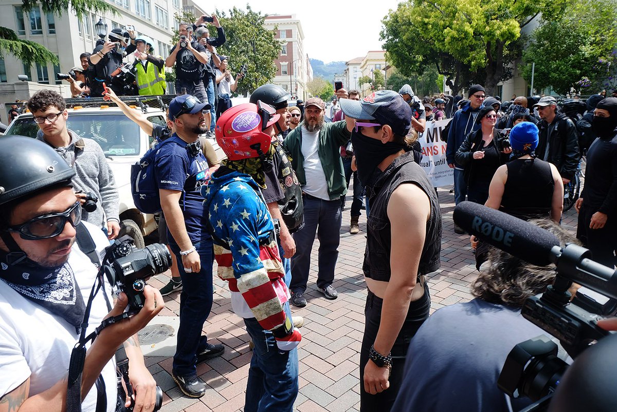 Yeegeefoto's tweet photo. #OneYearAgoToday, on April 15, 2017, a Patriots Day protest was held at Civic Center Park, in #Berkeley, California, which would later be dubbed the second #BattleOfBerkeley, resulting in numerous clashes and arrests. File photos by David Yee ©2017/2018. #otd #OneYearAgo https://t.co/8SgiUSYlYg