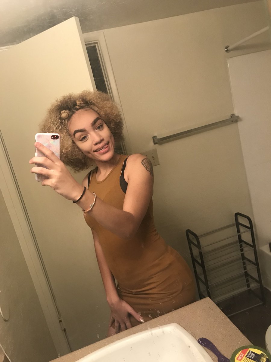 Princessriahm's tweet photo. #princessriah 🤤😻 https://t.co/QgEyyKB7AM