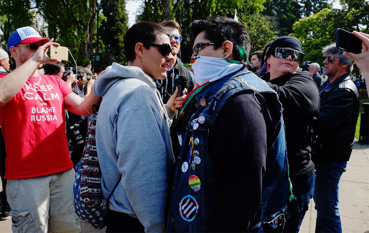 Yeegeefoto's tweet photo. #OneYearAgoToday, on April 15, 2017, a Patriots Day protest was held at Civic Center Park, in #Berkeley, California, which would later be dubbed the second #BattleOfBerkeley, resulting in numerous clashes and arrests. File photos by David Yee ©2017/2018. #otd #OneYearAgo https://t.co/8SgiUSYlYg