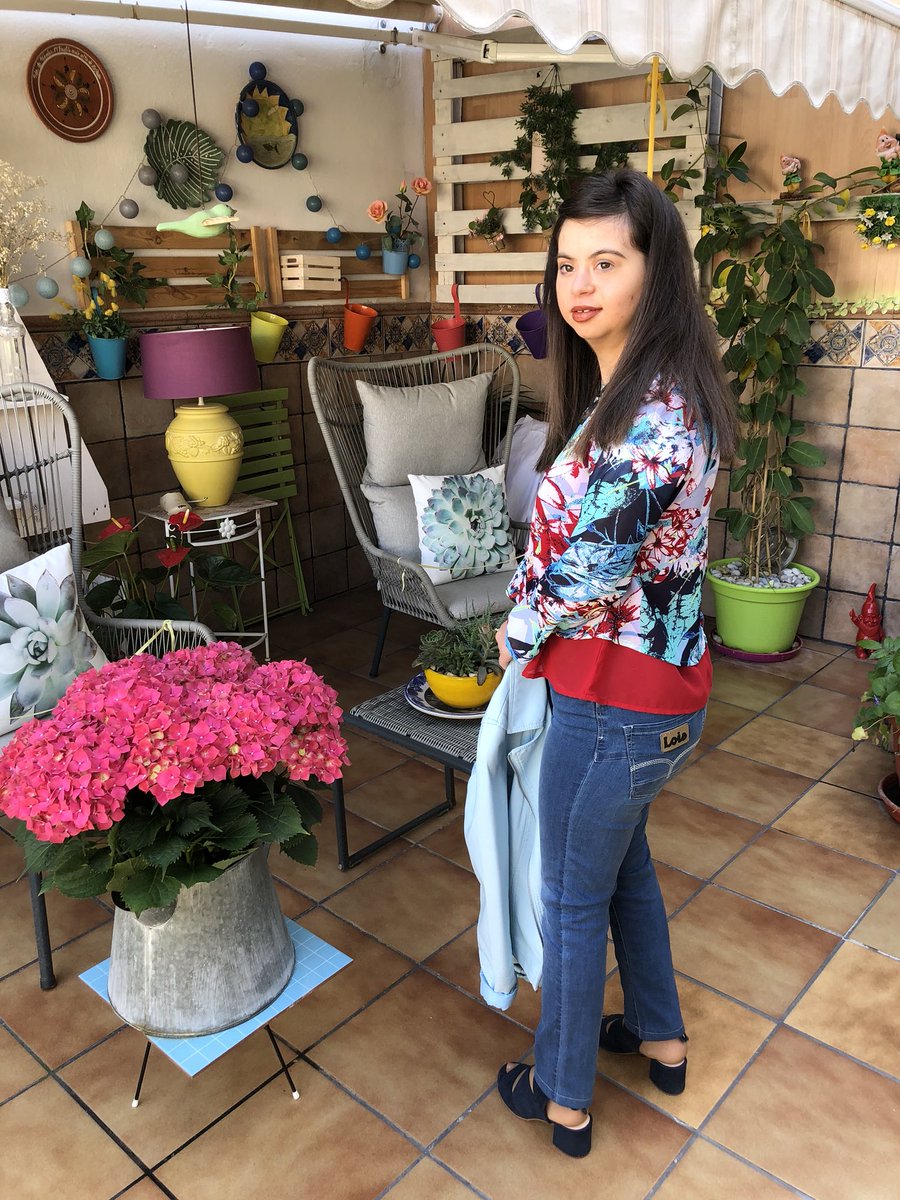 Hoy <a href="/mariamontesber/">María Montes Aguiler</a>  nos enseña su vaquero de Lois y blusa tiffosi