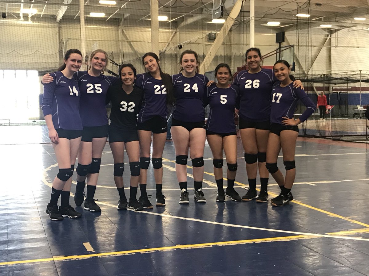 DynamixVBC's tweet photo. Dynamix 15 Purple waiting to start bracket play #League4 https://t.co/nf3xNbS2Oj