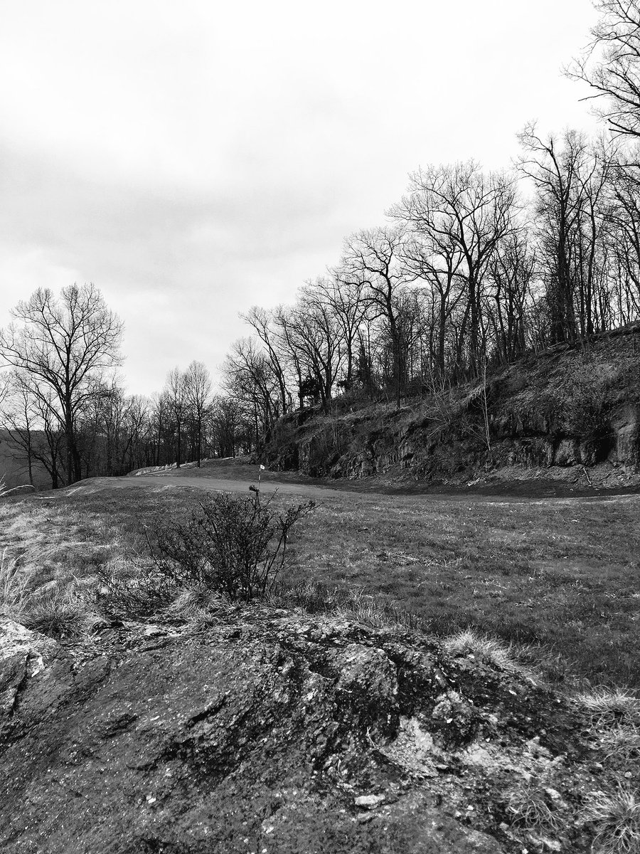 sagc1888's tweet photo. Rock Ledge, hole 10: this intimidating hole tends to bring out either the best or the worse in a golfer. #weplay #nicklausdesign #metropolitangolf https://t.co/lPbb90B6qW