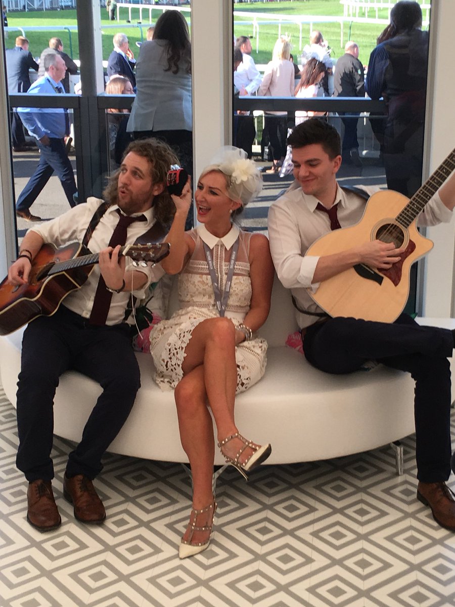 april_nolan's tweet photo. @SuperTennants serenading guests 🎶🎶 #aintree2018 #feeltheexcitement https://t.co/GEtcjA2Kly