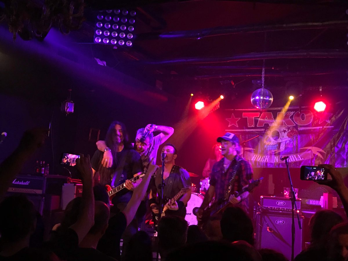 hmthunder_'s tweet photo. El pasado 6 de abril, Tako comenzaron en Zaragoza la gira de su último trabajo, Hilo de cobre. Estuvimos allí y hoy os traemos la crónica de su conciertazo junto a Neon Delta!!

https://t.co/axQa54bHQd https://t.co/n0sBB3WZ5d