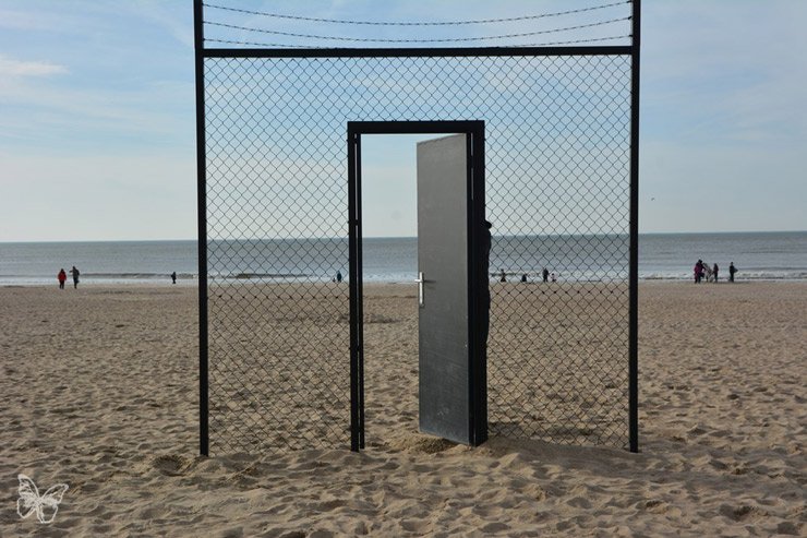 BKStreetArt's tweet photo. BSA Images Of The Week: 04.15.18 https://t.co/GXLQ9YuWsY  ICY &amp; SOT installations from their involvement with the third edition of the Crystal Ship Art Festival in Ostend, Belgium. 
#icysot 
Thanks to photographer
 @s_butterfly https://t.co/JkecRFMBDS