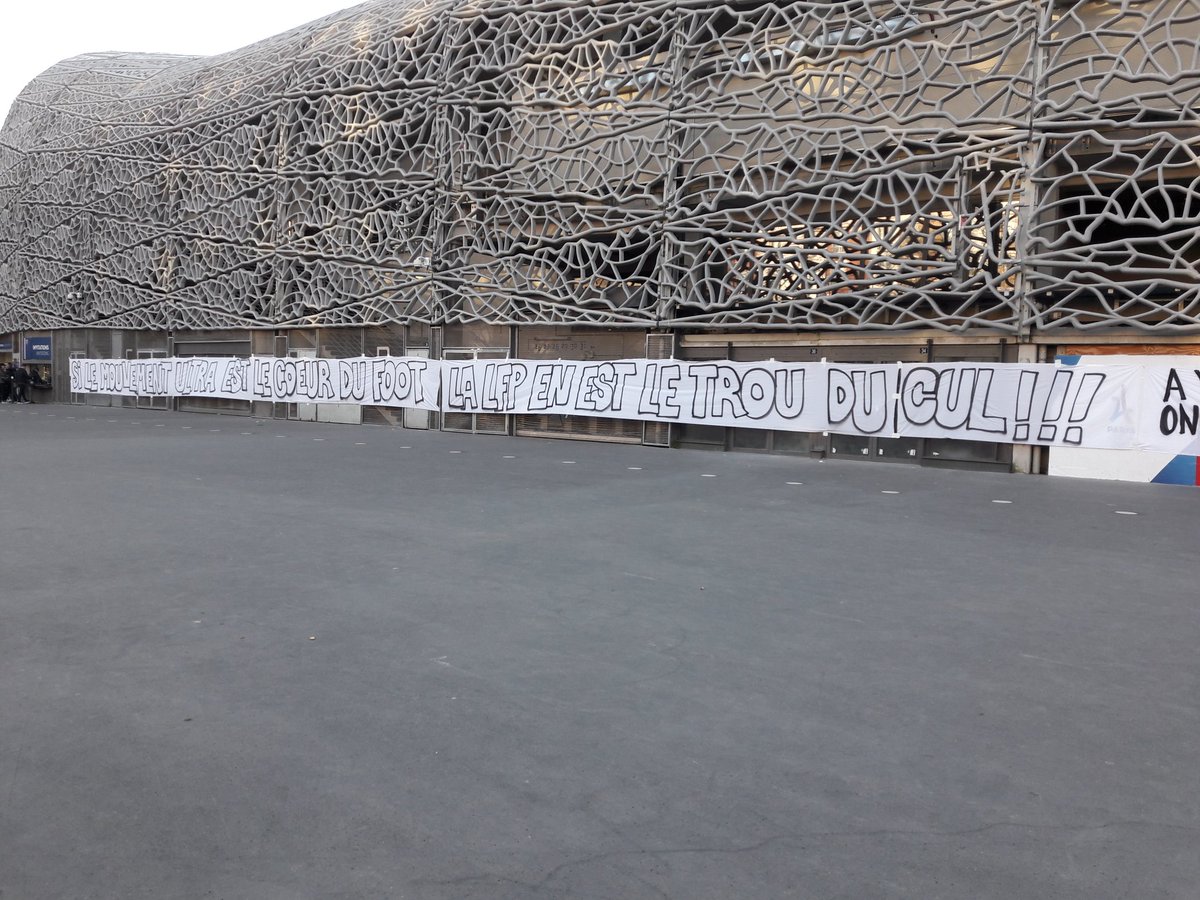 iciparisidf's tweet image. Le @Co_Ultras_Paris appelle à une "tribune morte" face à Monaco après la décision de la @LFPfr concernant les #fumigenes lors du Clasico