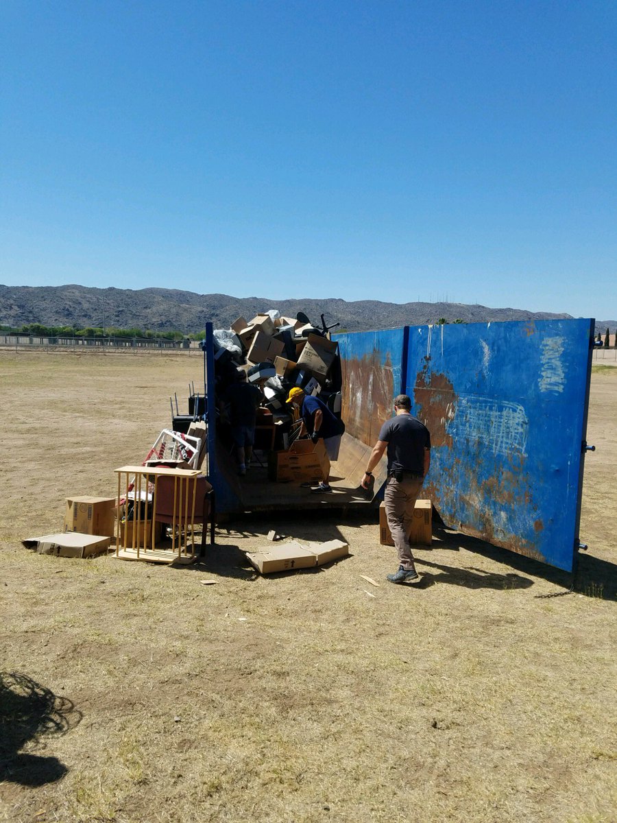 tellespuhsd's tweet photo. Mobilize is a day spent in service @centralaz partners with TG Barr Elementary @RooseveltESD66! When communities come together incredible things happen for kids! https://t.co/nS4pE6wK86