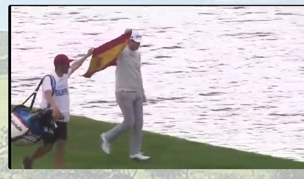 jlmarquezgolf's tweet photo. @nachoelvira87 has estado enorme, vas a hacer doblete este año. Enhorabuena tío, caerá pronto. @diegosuazo gran equipo. A seguir pronto estaréis con @JonRahmpga en muchosssss torneos. Arriba!!! Garrote #golf @Tengolf https://t.co/7J625fYzmP