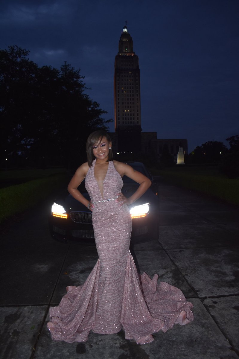 Issmya's tweet image. Makin em blush😊 #neveronhere #ftanewhaircut #lastrip #madameprez #castleinvasion #theshowmustgoon