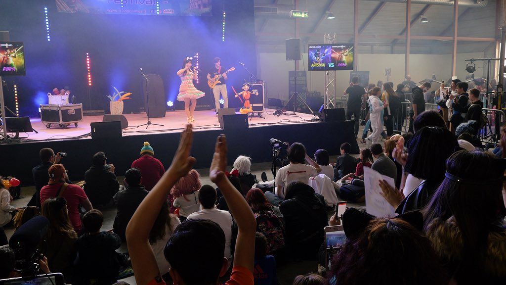 ayami_michelle's tweet photo. Merci à tous!!(^-^)♡ On s'est bien amusé avec @Antislash_FR sur la grande scène de @manganimes30 🎵
 #concert #happy 

ニムにて、コンサート無事おわり！みなさん、ありがとう(^-^)♡ 本当にうれしかった。 https://t.co/iOy1o1ERyO