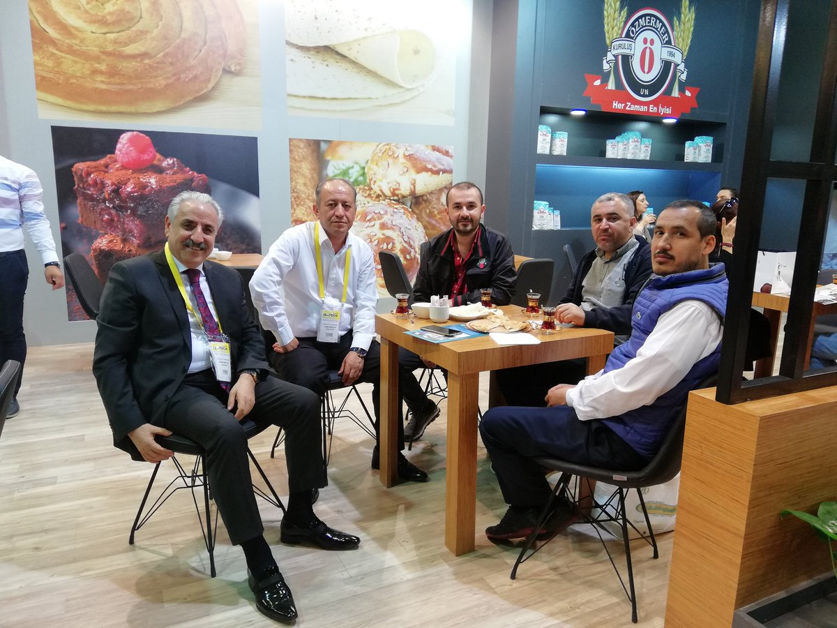 ozmermerun's tweet photo. İbatech 2018 fuarı değerli konuklarımızın katılımlarıyla ve görsel showlarla dolu dolu geçti. Umarım tüm katılımcılar için verimli bir fuar olmuştur. Tekrar görüşmek dileğiyle teşeklürler🙂
#özmermerun #Gaziantep #un #ekmek #stuttgart #İstanbul #ibatech2018 #fuar #bread #Türkiye https://t.co/NNrT9cajsH