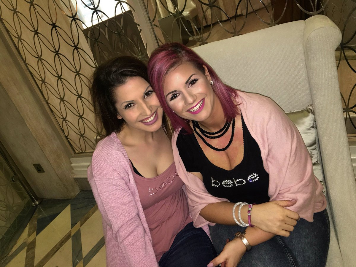 Seaty785's tweet photo. #sis #sister #sisters #love #lovealways #alwaysandforever #ihavenothingifidonthaveyou #wenevergooutofstyle #lieblingsmensch #happiness #preciousmoments #qualitytime #dubai #hotellobby #bebe #bebemode #bebestyle #bebetop #pinkhair #pinktop #bracelets #necklace #dubai https://t.co/9XVoWz0KVn