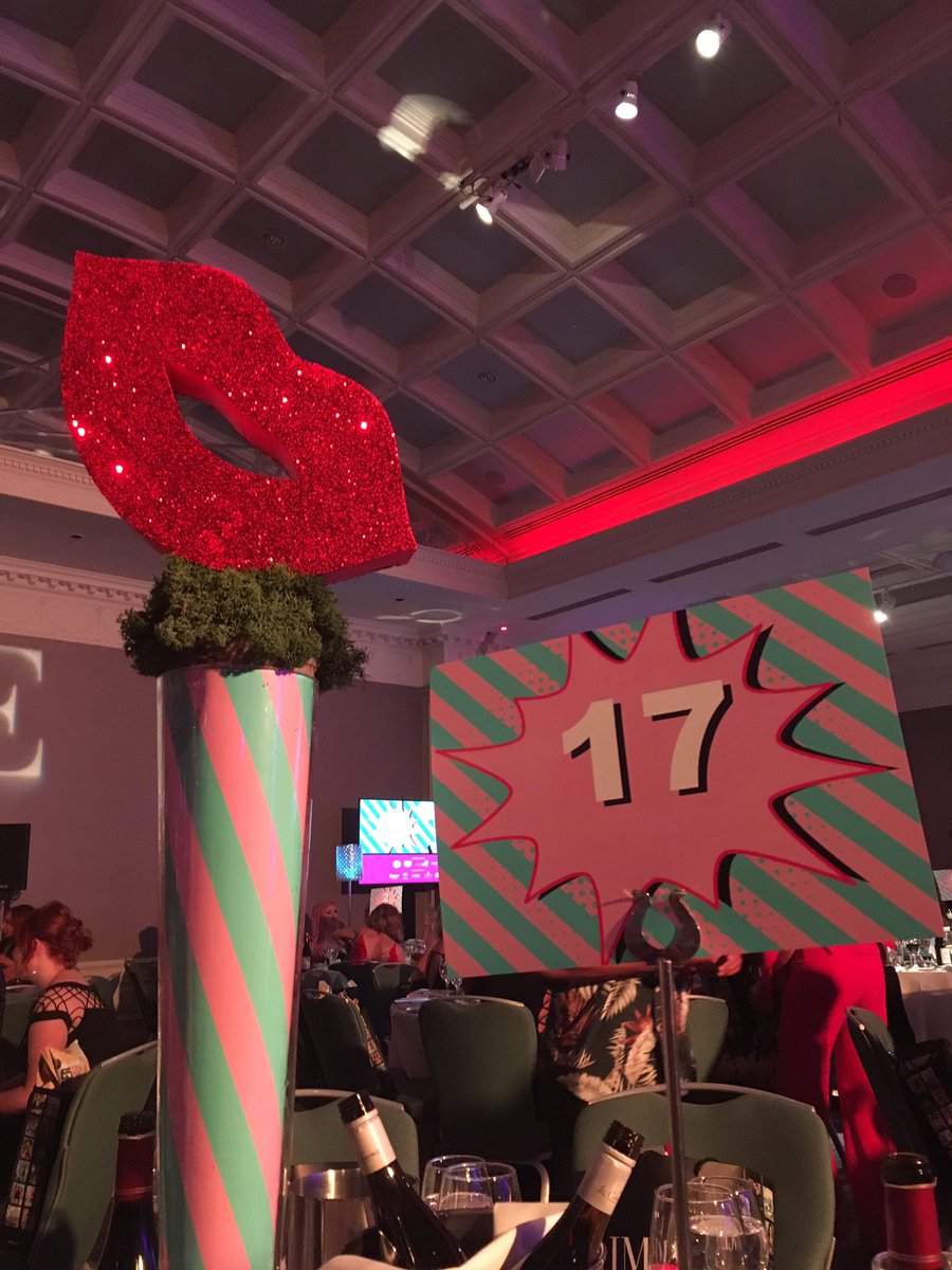 SazzyClay's tweet image. Can you believe I got @Nathan_TallMan out on a Sunday night? #ImageBob18 🍸