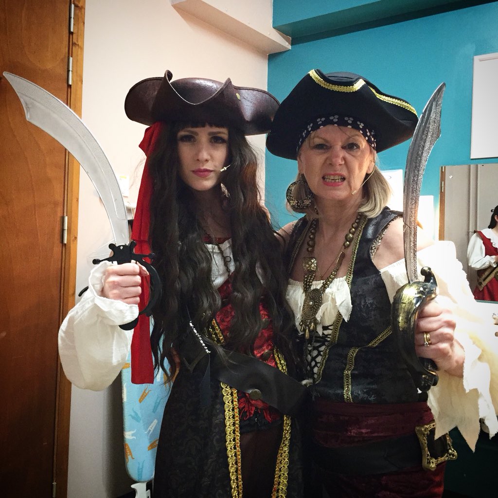 SammylooClark's tweet photo. That’s a wrap! Well done all the treasure Island 🌴 cast!🤣🤦🏼‍♀️! It’s been a pleasure! Now to Rome I go!! #actorslife #princess #tressureisland #pirates #show #pantomime #wrap #aftershowblues #holiday #rome #actor https://t.co/Xe0xQvNi7G