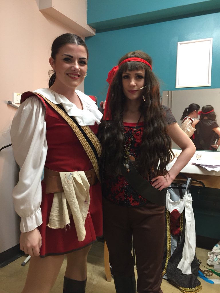 SammylooClark's tweet photo. That’s a wrap! Well done all the treasure Island 🌴 cast!🤣🤦🏼‍♀️! It’s been a pleasure! Now to Rome I go!! #actorslife #princess #tressureisland #pirates #show #pantomime #wrap #aftershowblues #holiday #rome #actor https://t.co/Xe0xQvNi7G