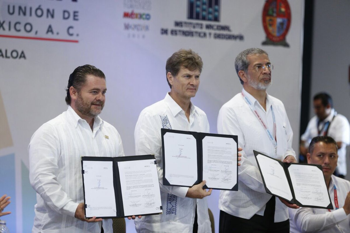 Se realiza la firma del convenio de colaboración entre @SECTUR_mx ...