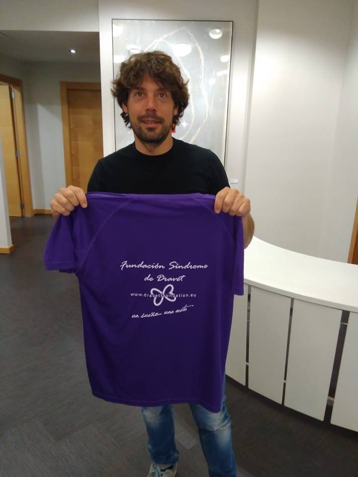 FundacionDravet's tweet photo. Nadie en la historia tiene más mundiales de ciclismo que él.
Óscar Freire se suma a la lucha contra el síndrome de #Dravet.

3 Mundiales, 3 @Milano_Sanremo , 3 @DeBrabantsePijl, 1 @GentWevelgem y etapas d @letour y @lavuelta

¡Muchas gracias a Óscar por unirse a la marea #morada! https://t.co/qlbF1SPgC3