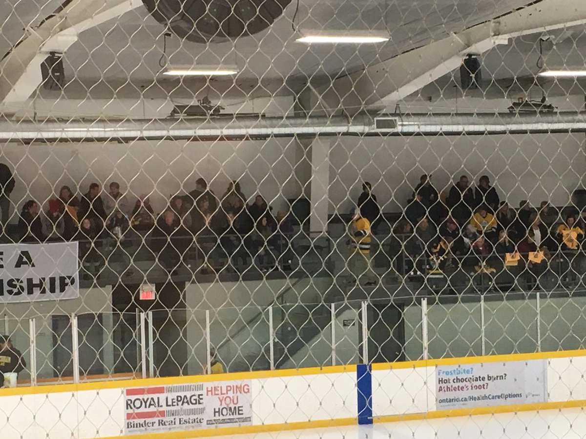 enspeeweeohf18's tweet photo. Kingsville Arena filing up. Should be a great game. Erie vs Quinte https://t.co/RXcsEUL8wl