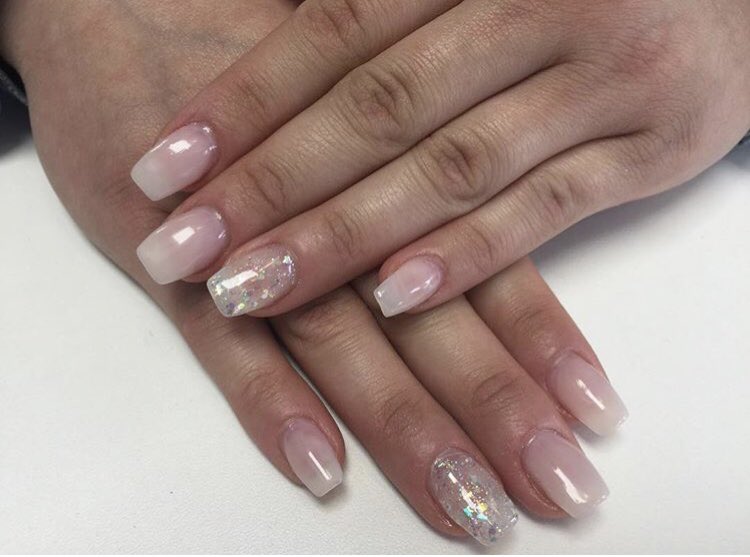 trendynails_'s tweet photo. Simple with some sparkle ✨ #nails #nails2inspire shoutout to @vickventrici https://t.co/H5GMxWMAyz