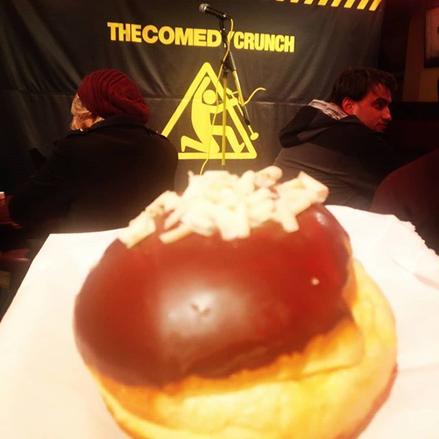 Enjoying a Death by Dublin Donut from @aungierdanger at the @dublincrunch before the show starts 😁😁😁 #donut #comedy #dublin ift.tt/2qzHMZG