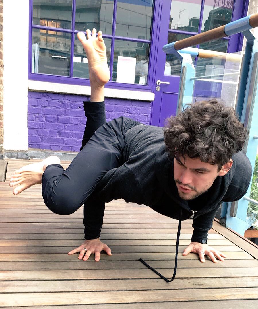HearstLiveUK's tweet photo. โฃ๏ธMORE SPACES ADDEDโฃ๏ธTo selected classes that were previously fully booked... Like @AdamHusler โbendy meets strongโ #yoga ๐ง๐ผโโ๏ธ Adam says โin this class we wonโt be looking for pretty shapes and there wonโt be anyone to โperformโ toโ #befit2018 get booking! https://t.co/7vigHFOe12