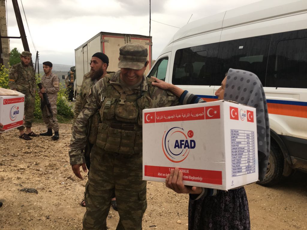 KURMAY19's tweet photo. Teröristlerden temizlenen Afrinde AFAD ve TSK yardım faaliyelerine aralıksız devam ediyor
#Afrin #Efrin #Efrine #Syria #USA #EU @UN https://t.co/kYJiBPD6dh