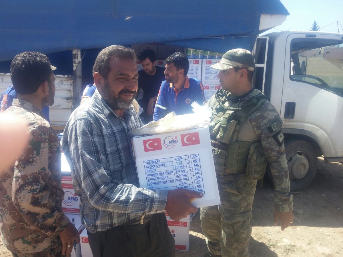 KURMAY19's tweet photo. Teröristlerden temizlenen Afrinde AFAD ve TSK yardım faaliyelerine aralıksız devam ediyor
#Afrin #Efrin #Efrine #Syria #USA #EU @UN https://t.co/kYJiBPD6dh