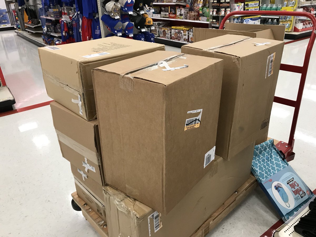 It’s #sundayscanday at 1944. We are excited to keep the floor full for our weekend guests! <a href="/kristin_raby/">Kristin Raby</a> <a href="/AmberHafron/">Amber hafron</a> <a href="/airwrecka4/">Erica VanScyoc</a>