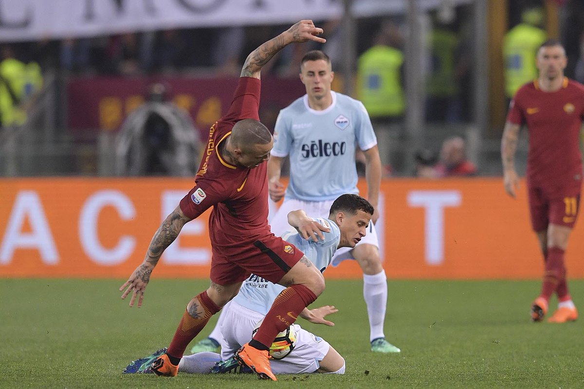 ASRoma_IN's tweet photo. HT | #LazioRoma 0⃣-0⃣

ब्रूनो पेरेज़ को सबसे शानदार मोका हाथ लगा जो पोस्ट को लग गया और स्कोर स्टाडियो ऑलिंपिको में अभी भी शून्य-शून्य है। 

 #ASRoma https://t.co/TkBGHnHJrR