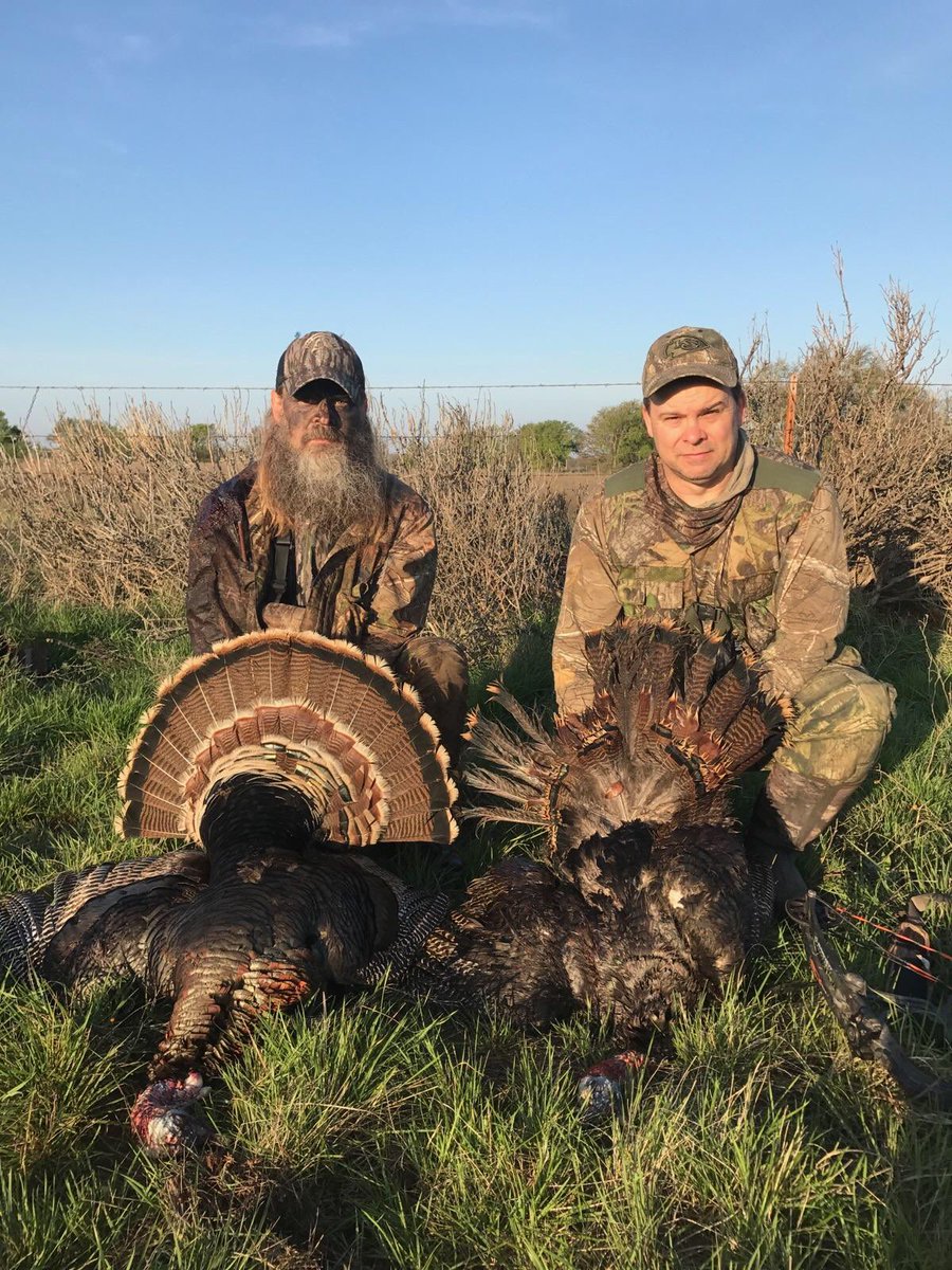 TurkeyKillers's tweet photo. Family Faith Feathers!
•
•
•
#brothers #MMTTK #millerbrothers #turkeykillers #texasgobblers #springdinner #arisekilleat https://t.co/NaS8DwtFEW