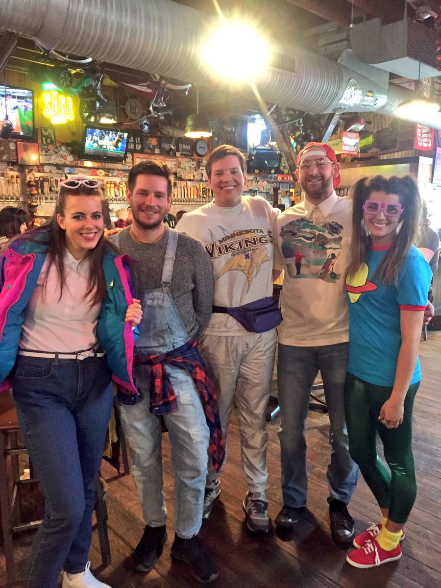 bTelkyyy's tweet photo. Mom jeans en fleek #90s #phreshtodeath https://t.co/HY0eVhYs1q