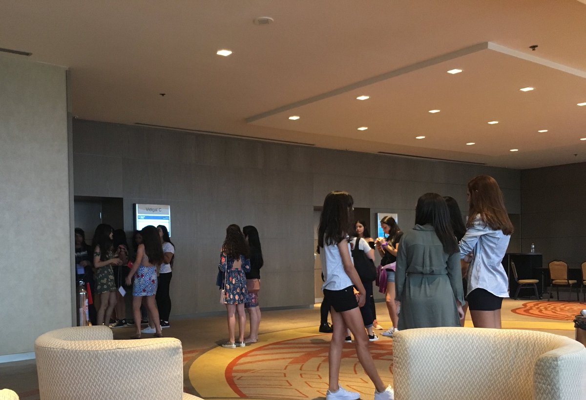 pllconventionbr's tweet image. #PrettyLittleWeekend