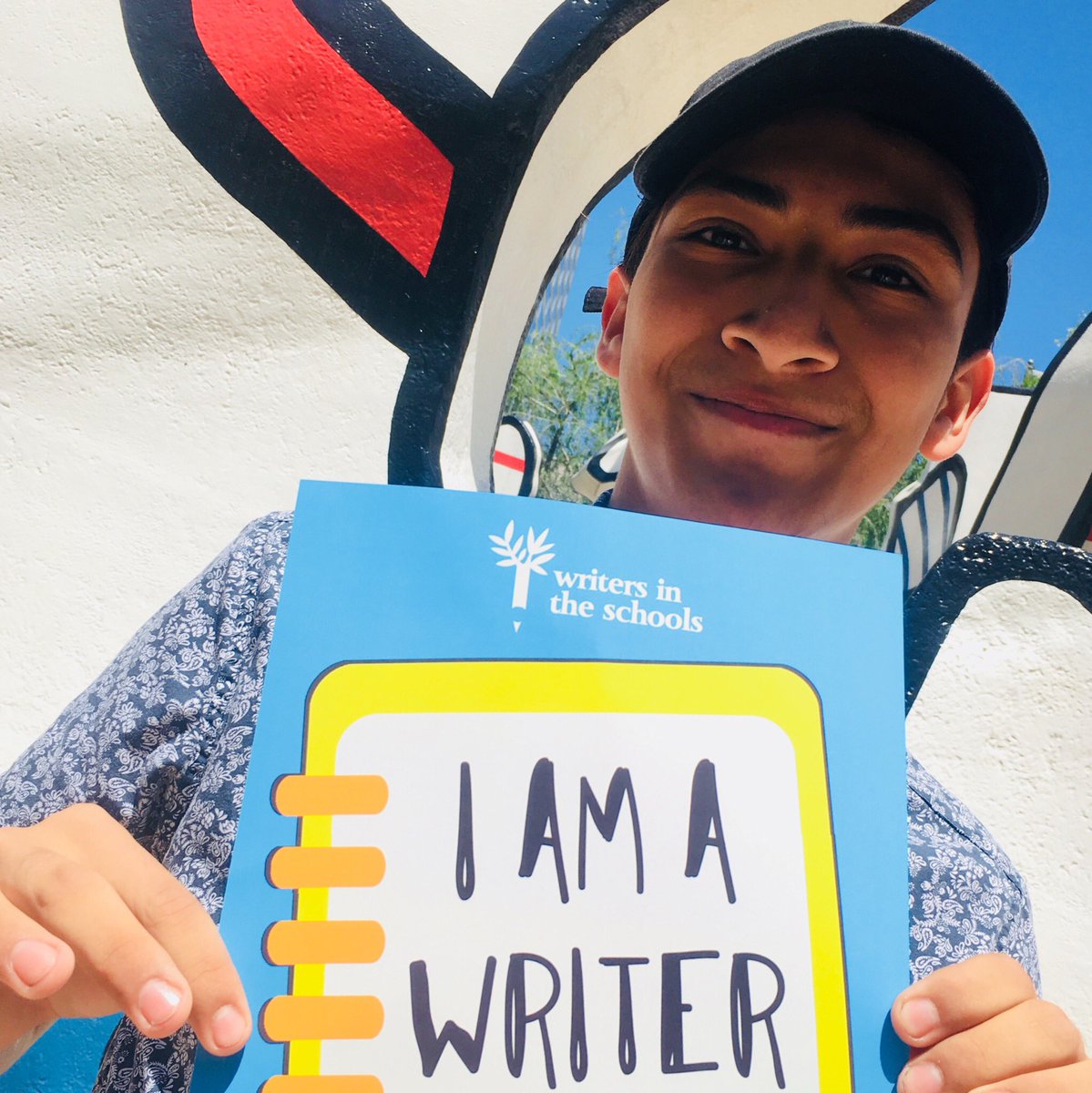 artandpie's tweet photo. A great day to be a Houstonian & a @witshouston teaching writer! β¨ @discoverygreen #discoverygreen10 #wherewordsfly #HoustonAztecDance https://t.co/LdDj35p28T