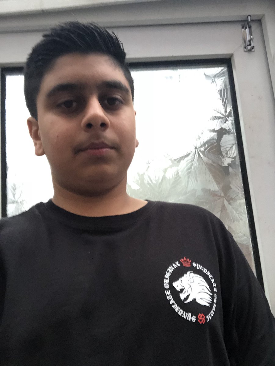 SRKAmarjit's tweet photo. Two weeks ago I met my 2nd inspiration and oh boy I waited 3 hours to meet such a down to earth vlogger. Can’t believe I met you guys you guys made it in the best day of my life . Thanks guys. #sadios @ProSyndicate @SyndicateOG @MummySyndicate https://t.co/eTh2cUnstt