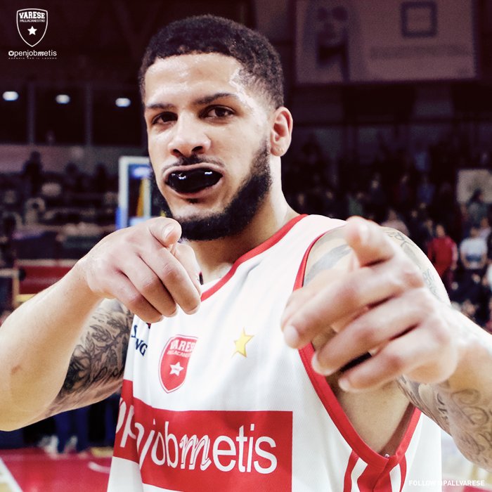 PallVarese's tweet image. "E' per voi" 👊 Per voi che tifate, per voi che soffrite, per voi che date tutto, per voi che non smettete mai di crederci. Questa sera, come tutte, è per voi. 🔥 #GOVARESE #VarReg