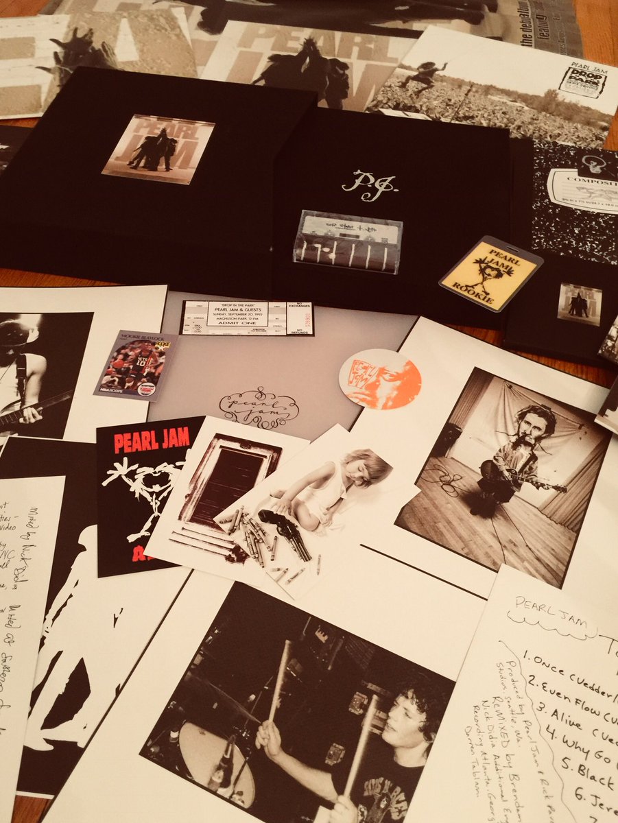 Heidekens's tweet photo. The Ten Album 2009 reissue box set. This is going to bring me hours of Pearl Jam happiness. @pearljam #pearljam #tenalbum https://t.co/H3KuogvdOH