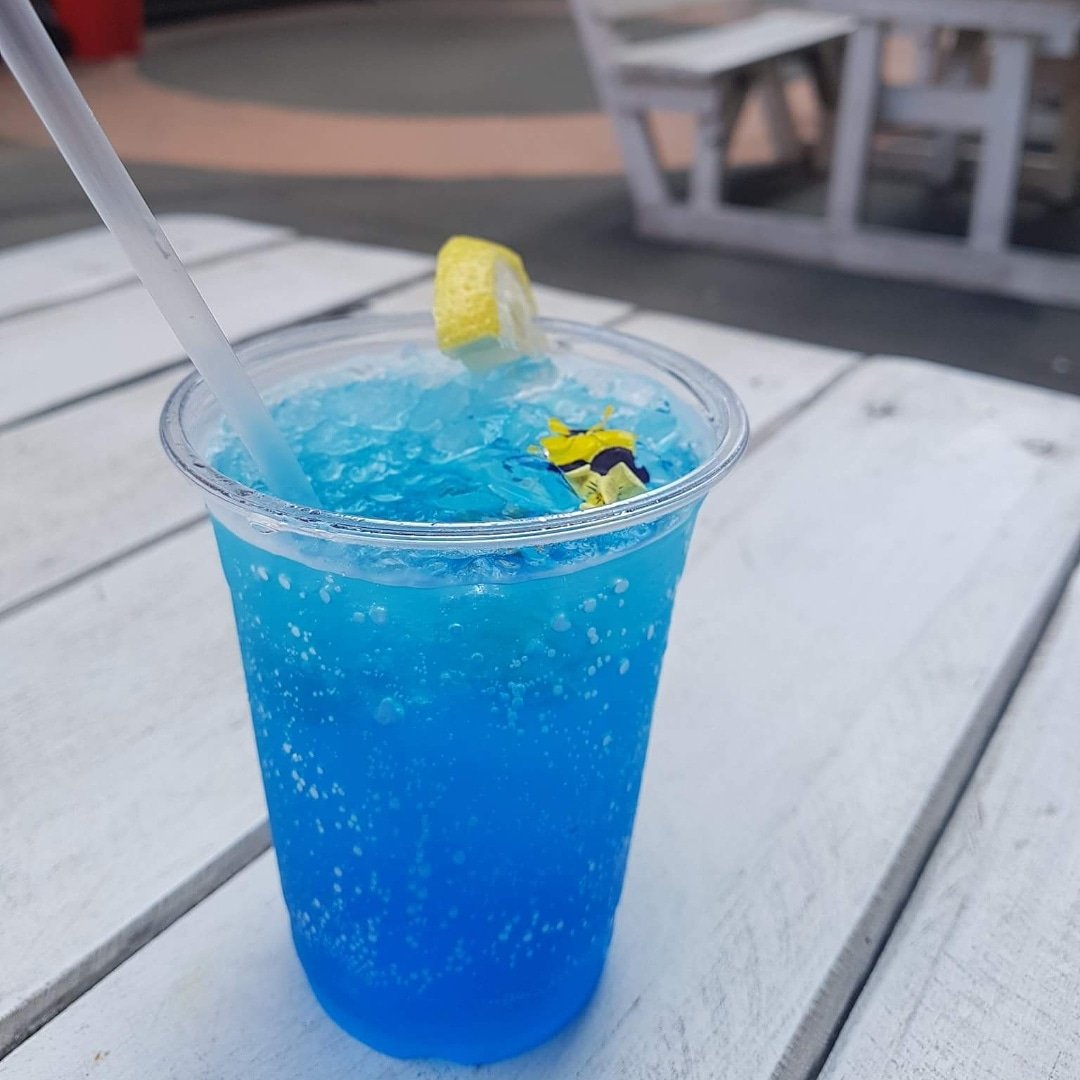 LPVDISTILLERY's tweet photo. We love edible flowers
📸 @jadeandrews3 

#lpvdistillery #LazuliVodka #bluehawaiian #cocktails #edibleflowers #lovepassionvodka #craftvodka #cornvodka #craftdistillery #vodka #tripledistilled #craftdistillery #smallbatch https://t.co/5acttIRoN3
